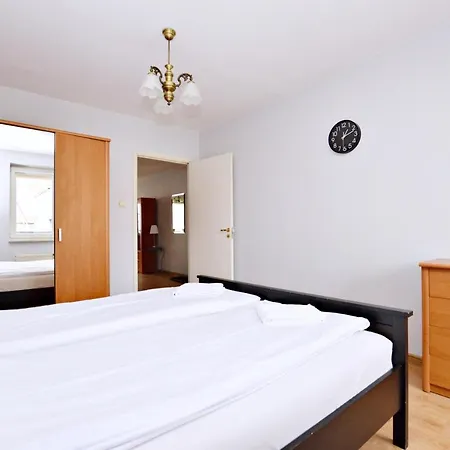 Bright Victus With Parking In The Heart Of By Renters *