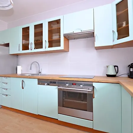Bright Victus With Parking In The Heart Of By Renters 아파트 *