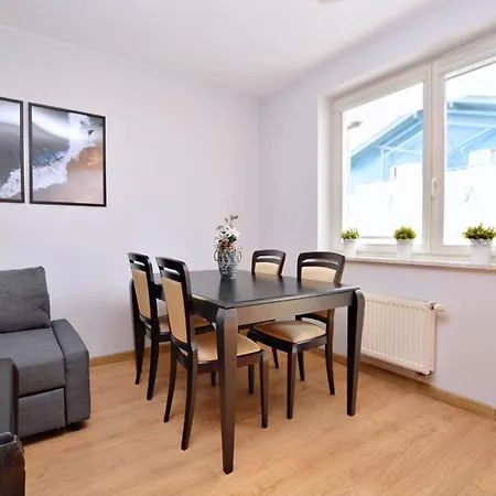 Bright Victus With Parking In The Heart Of By Renters
